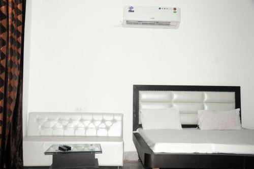 Ένα ή περισσότερα κρεβάτια σε δωμάτιο στο Vamoose Ishaan