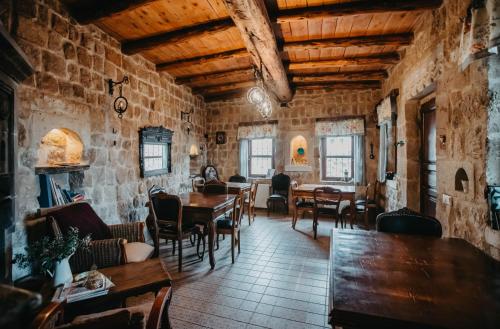 Posezení v ubytování Melekler Evi Cave Hotel