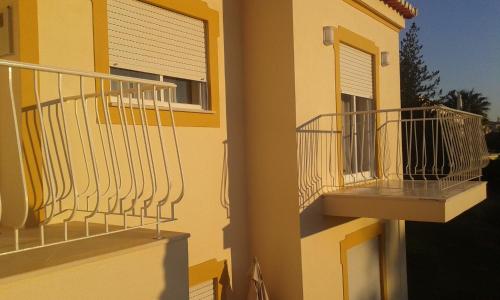 a building with two balconies on the side of it at Votre appartement a Portimao in Portimão