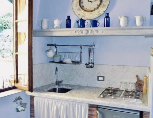 Dapur atau dapur kecil di Una Terrazza nel Centro Storico
