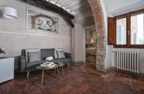 a living room with a couch and a table at Villa La Petraia in Panzano