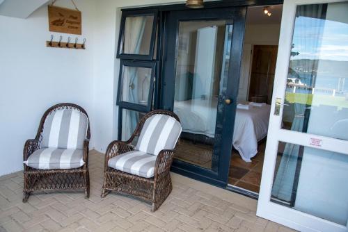 Ein Balkon oder eine Terrasse in der Unterkunft NEW LISTING - 4 Laguna Grove - Life On The Water