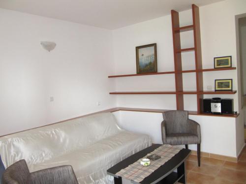 Ruang duduk di Apartments Villa Pržno
