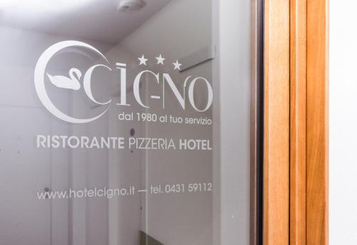 a sign on a window of a hotel at Hotel Residence - Il Giardino del Cigno in Latisana