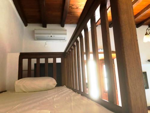 a bedroom with a bed and a window at Machi's House in Plaka Milou