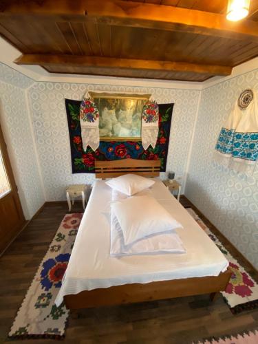 a bedroom with a bed in a room at Floare de Maramures 1 in Vadu Izei