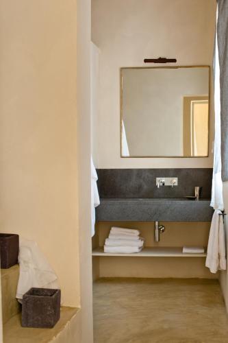 a bathroom with a sink and a mirror at La Casa Dell'Arancio in Favignana