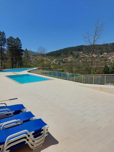 The swimming pool at or close to Quinta do Lameiro