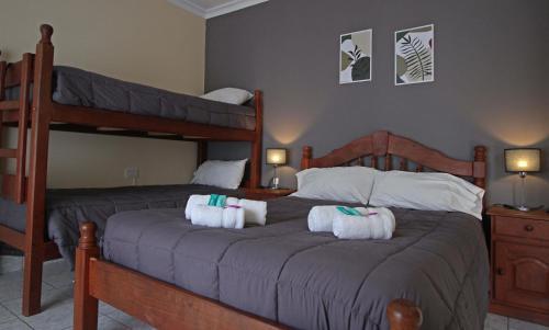 a bedroom with two bunk beds with towels on them at Río Hotel in Colorado River