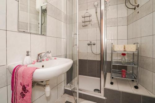 Et badeværelse på Apartments Zenta Split