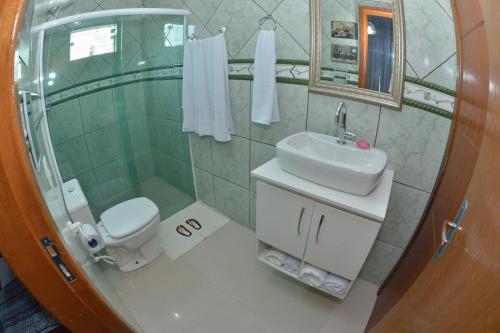 Kylpyhuone majoituspaikassa Pousada Joana Guest House
