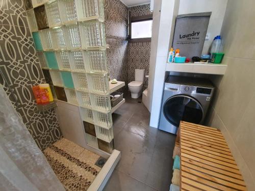 Bathroom sa Super Loft With Acropolis View