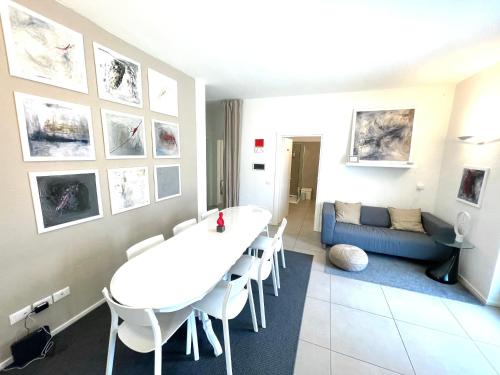 Afbeelding uit fotogalerij van Carly's Rooms in Nago-Torbole