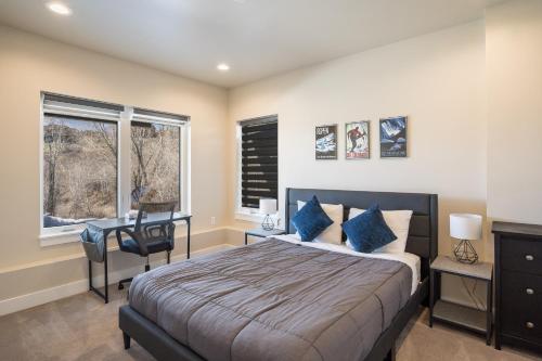 Ένα ή περισσότερα κρεβάτια σε δωμάτιο στο Fox Creek 2 townhouse
