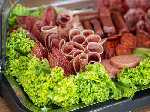 ホテルの敷地内または近くでの食事または食べ物