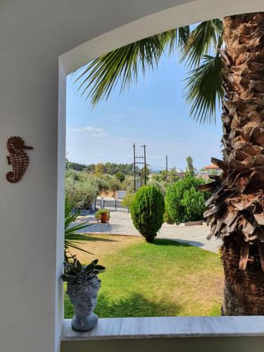 Foto dalla galleria di Hotel Pefko a Néos Marmarás