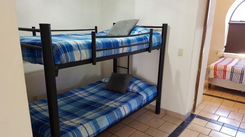 two bunk beds in a small room with at Departamento Zona Dorada Mazatlán 6 in Mazatlán
