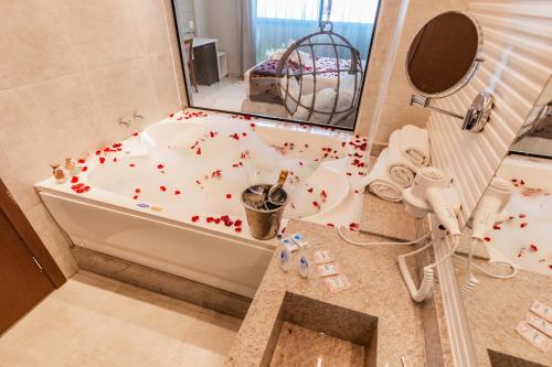 Een badkamer bij Nova Onda Hotel