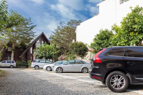 a row of cars parked in a parking lot at Yuan Su B&B in Yuchi