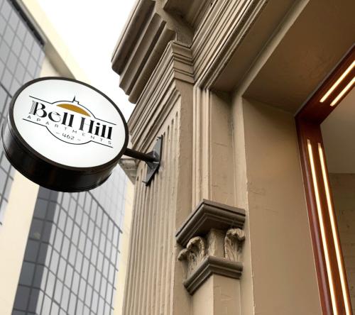 Certificato, attestato, insegna o altro documento esposto da Bell Hill Apartments