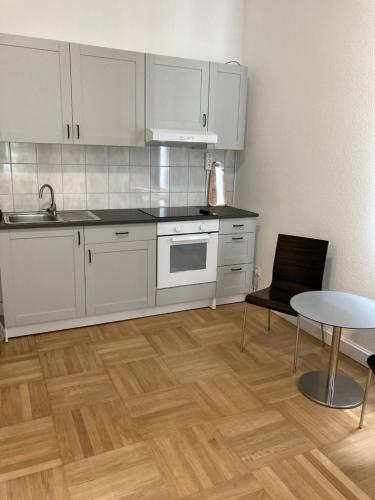 A kitchen or kitchenette at Haus Berlin