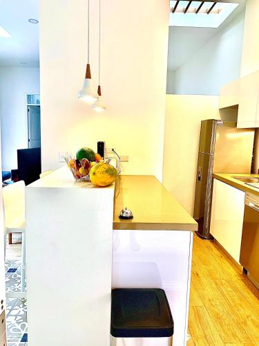 a kitchen with a counter with a bowl of fruit on it at Casa Rambla Serra Cali in Cali