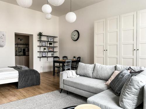 Posedenie v ubytovaní Cozy Apartment in the heart of Jewish District