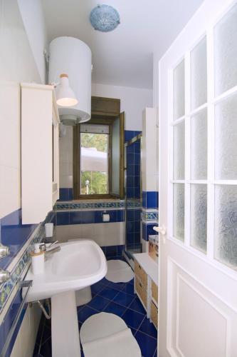 Un baño de Blu OltreMare