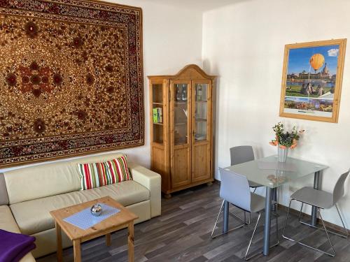 a living room with a couch and a table at Ferienwohnung Kurzmalweg -Balkon- in Meißen