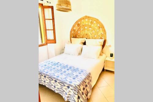 Tempat tidur dalam kamar di Villa Leon Menorca, tu casa menorquina!