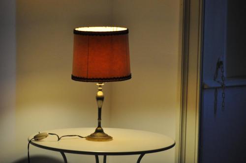 a lamp sitting on top of a table at I CARIZZI in Ragusa