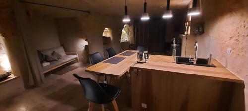 Η κουζίνα ή μικρή κουζίνα στο Le Clos Baudoin B&B Troglo