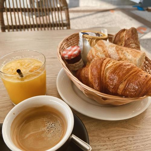 Gallery image of HOTEL RESTAURANT LA COTE REVEE in Leucate