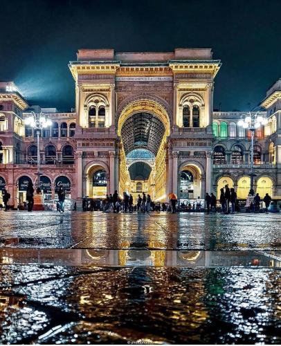 a building at night with people in front of it at Villino Carla in Lipomo