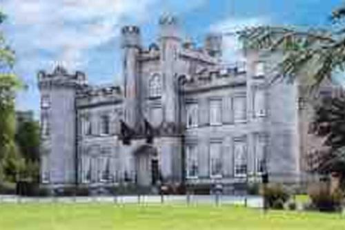 Gallery image of LUXURY COACH HOUSE MANSION THE HEART OF SCOTLAND in Falkirk
