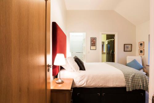 Ένα ή περισσότερα κρεβάτια σε δωμάτιο στο Cherryhill Lodge