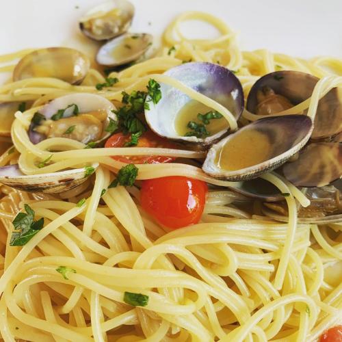 ホテルの敷地内または近くでの食事または食べ物