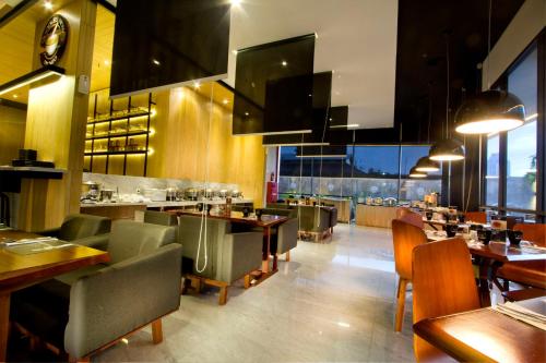Posezení v ubytování Neo Hotel Tendean Jakarta by ASTON