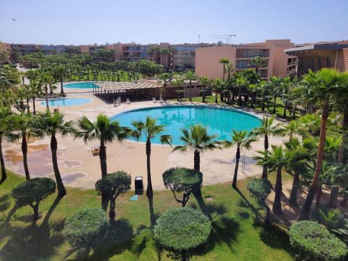 an aerial view of a resort pool with palm trees at Apartamento T1 Herdade dos Salgados in Albufeira