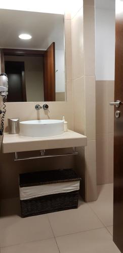 a bathroom with a sink and a mirror at Apartamento T1 Herdade dos Salgados in Albufeira