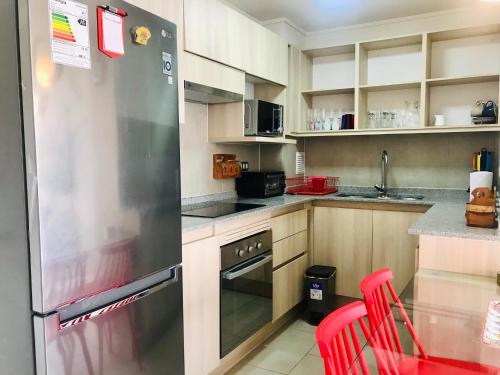 Η κουζίνα ή μικρή κουζίνα στο Entremar y piscina en La Serena