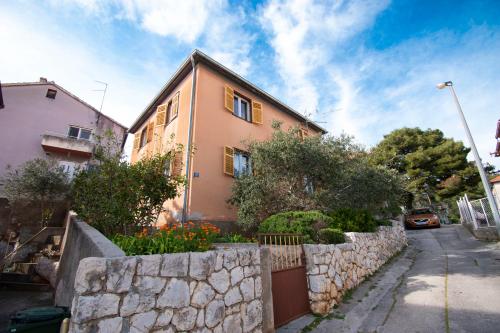 Sunny Garden Šibenik, cozy apartment near old town