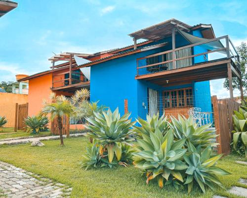 a blue house with some plants in front of it at Capim Canoa in Alto Paraíso de Goiás