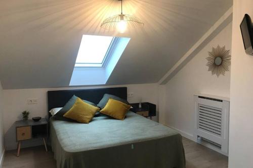 Postel nebo postele na pokoji v ubytování Apartamento Ático Miramar, Luanco