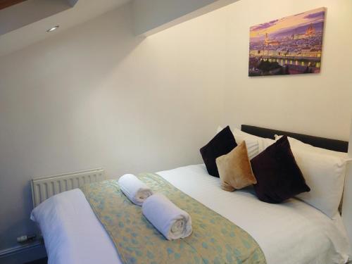 Cama ou camas em um quarto em Derwent Street Apartment 3 - Self Contained - 2 Bed Self Catering Apartment