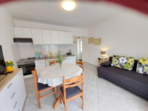 Kuchyňa alebo kuchynka v ubytovaní Apartment Orlić