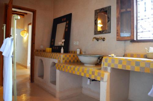 a bathroom with a sink and a mirror at Le Douar Berbere in Ourika