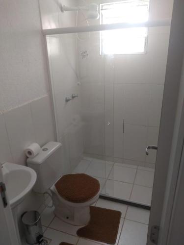 a bathroom with a shower and a toilet and a sink at Aluguel Agua Marinha in Campos dos Goytacazes