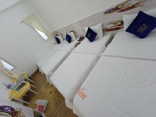 Cama o camas de una habitación en Nice Hotel Buôn Ma Thuột