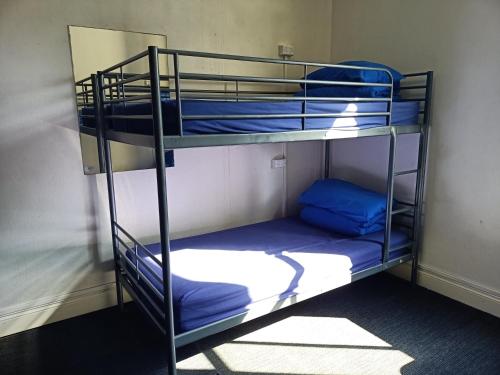 Katil atau katil-katil dalam bilik di Secret Garden Backpackers, Sydney